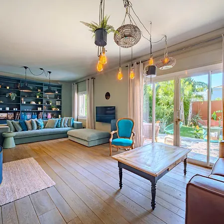 House, Garden, Air Conditioning, Parking - Center *