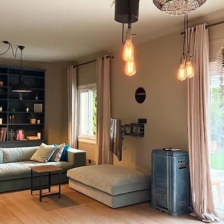 Villa House, Garden, Air Conditioning, Parking - Center